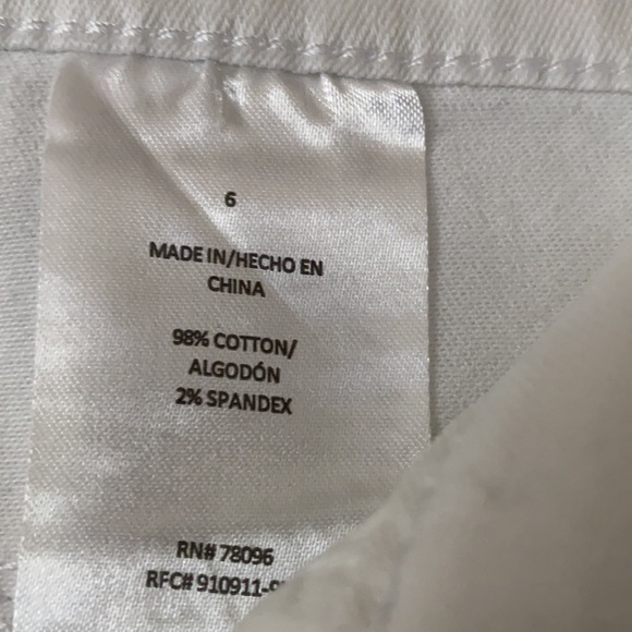 Women's White Jeans- Size 6 - Picture 4 of 4